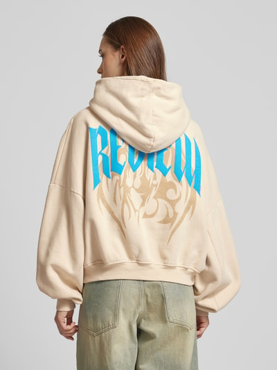 Review Oversized Hoodie mit Label-Print Sand 5