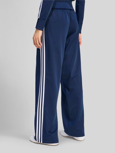 adidas Originals Loose Fit Sweathose mit Logo-Stitching Modell 'FIREBIRD' Dunkelblau 4