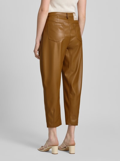 MM by Max Mara Spodnie z imitacji skóry o kroju tapered fit z ozdobnymi szwami Koniakowy 5