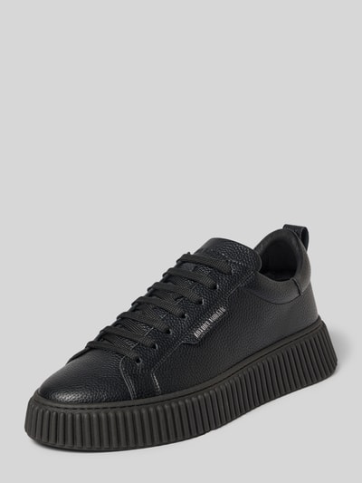 Produktfoto, Sneaker aus Leder Modell 'HOPPER' von Antony Morato, heren sneakers van echt leer met afgeronde punt, vetersluiting, labeldetail, hakhoogte maat 44: 5 cm, schachthoogte maat 44: 8 cm, schachtbreedte maat 44: 7 cm, zwart met grove textuur, ribbelzool.