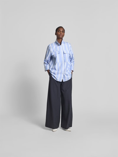 BAUM & PFERDGARTEN Relaxed Fit Hemdbluse aus Baumwolle Hellblau 1