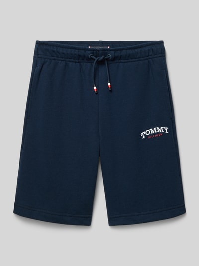 Produktfoto, Regular Fit Sweatshorts aus Baumwoll-Mix von Tommy Hilfiger Teens in Optik: Unifarben mit Label-Print, Logo-Stitching, Tunnelzug, seitlichen Eingrifftaschen, Gesäßtasche und Materialverarbeitung: Sweat, Farbe Dunkelblau