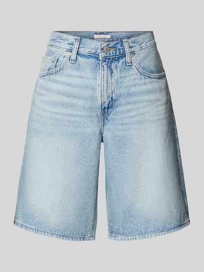 Produktfoto, Baggy Fit Jeansshorts aus reiner Baumwolle Modell 'MIDDY JORT' von Levi's®, Denim-Optik in Hellblau, 5-Pocket-Design, Knopf und verdeckter Reißverschluss, Label-Patch, Damen.
