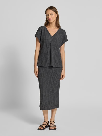 Christian Berg Woman Relaxed Fit T-Shirt mit V-Ausschnitt und Zierfalte Black 1