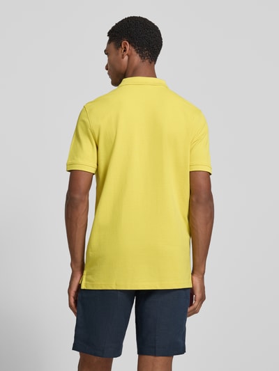 MCNEAL koszulka polo o kroju regular fit z wyhaftowanym logo Musztardowy 5