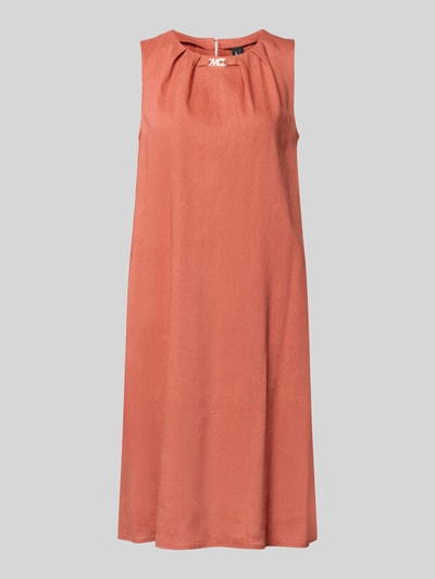 Produktfoto, Knielanges Businesskleid aus Leinen-Mix mit Label-Detail von Marc Cain, mieszanka lnu i wiskozy, długość do kolan, okrągły dekolt z marszczeniem, detal z logo, wycięcie w kształcie łezki z tyłu, długość tyłu w rozmiarze 36: 98 cm, szerokość w rozmiarze 36: 44 cm