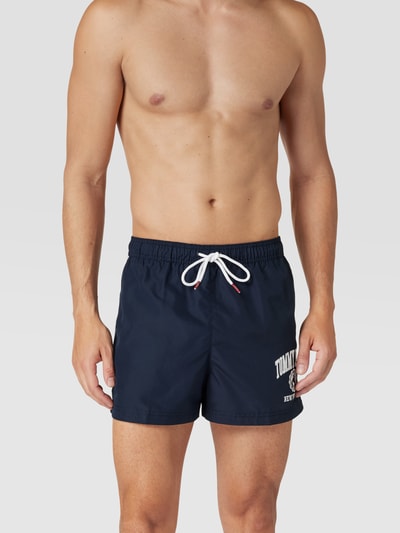 Tommy Hilfiger Spodenki kąpielowe z nadrukiem z logo model ‘SHORT DRAWSTRING’ Granatowy 1