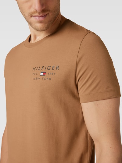 Tommy Hilfiger T-Shirt mit Label-Print Khaki 3