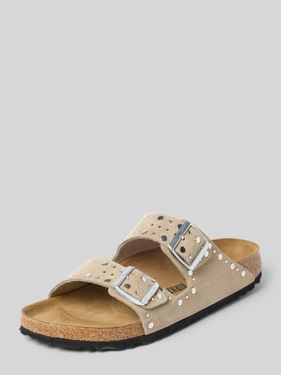 Produktfoto, Sandalette aus Leder mit Nieten Modell 'Arizona Rivet' von Birkenstock, beige, Riemen mit Dornschließe, 4 cm Absatz, schwarze Sohle
