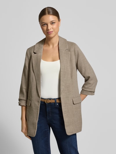 Frauenmodel trägt Slim Fit Longblazer mit Viskose-Anteil Modell 'FRIDA' von Vero Moda in melange Unifarbe, Webware, Nahaufnahme Oberkörper.