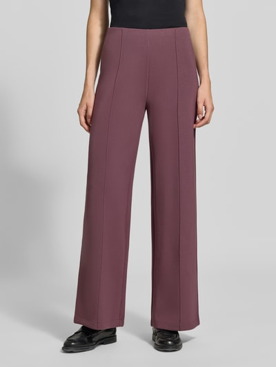 Kobiece modelka ma na sobie Wide Fit Hose mit Ziernähten od Christian Berg Woman, elastyczna mieszanka materiałów z udziałem modalu, ozdobne szwy, elastyczny pas, widok całego ciała z przodu.