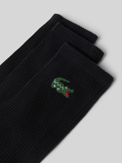 Produktfoto, Socken aus Baumwoll-Mix im 3er-Pack von Lacoste in Schwarz, unifarben, gerippter Bund, Logo-Applikation, glatte Textur