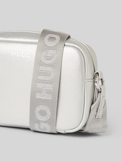 HUGO Crossbody Bag mit Label-Detail Silber 3