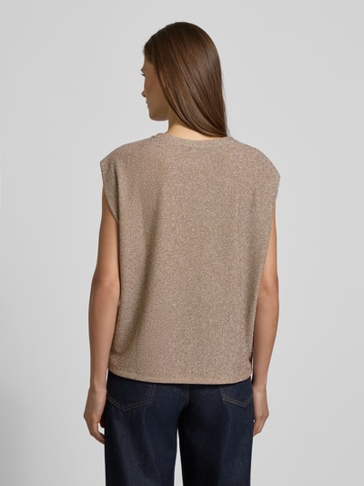 Frauenmodel trägt Tanktop mit Rundhalsausschnitt von Zero in Beige mit Metall-Anteil, Regular Fit, Rückenlänge 56 cm, Ganzkörperansicht Rückansicht.