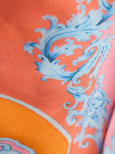 Productfoto, Tuch aus Viskose-Mix mit Seiden-Anteil van Codello, vierkante pasvorm, met franjes, bloemen-all-over print, oranje en blauw, fijne textuur