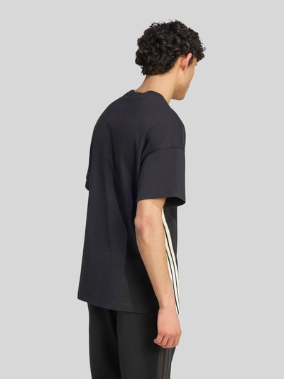 adidas Sportswear T-shirt o kroju relaxed fit z czystej bawełny Czarny 4