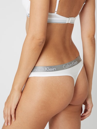 Calvin Klein Underwear Stringi z paskiem z logo z efektem metalicznym  Biały 4