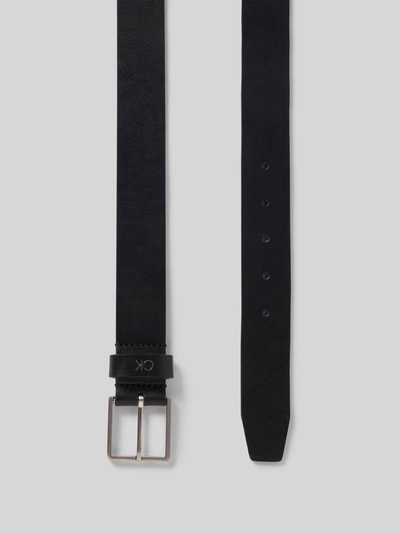 Produktfoto, Gürtel aus Leder mit Dornschließe von CK Calvin Klein in klassischer Form, 3,5 cm Breite, Label-Detail, schwarze Glattleder-Optik.