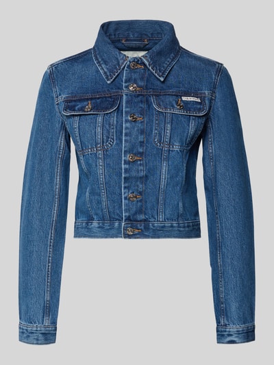 Produktfoto, Kurtka jeansowa o krótkim kroju z bawełny, wykładany kołnierz, kieszenie na piersi, detal z logo, listwa guzikowa, Cropped Jeansjacke mit Label-Detail von Calvin Klein Jeans