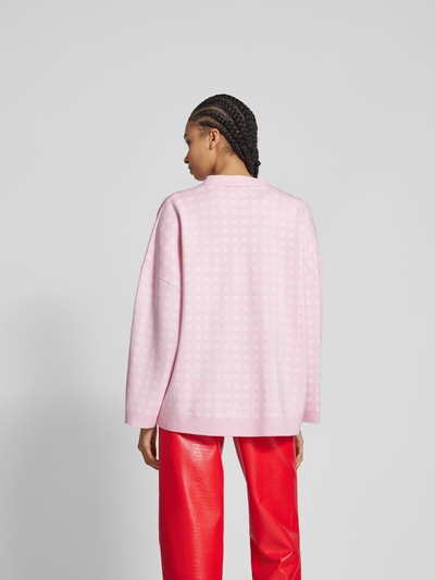 BAUM & PFERDGARTEN Oversized Strickjacke mit V-Ausschnitt Pink 5