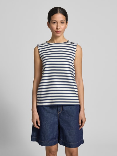 Frauenmodel trägt Regular Fit Tank-Top aus reiner Baumwolle Modell 'MULTIH' von Weekend Max Mara, Optik: unifarben, Muster: gestreift, Ausschnitt: Rundhals, Ärmelform: ohne Ärmel, Materialverarbeitung: Jersey, in Blau-Weiß mit glatter Textur, Ganzkörperansicht von vorne.