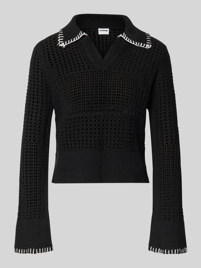 Produktfoto, Slim Fit Poloshirt in Strick-Optik Modell 'CAITLYN' von Noisy May, czarny bawełniany krój slim fit, długi rękaw, półprzezroczysta struktura, prążkowana faktura