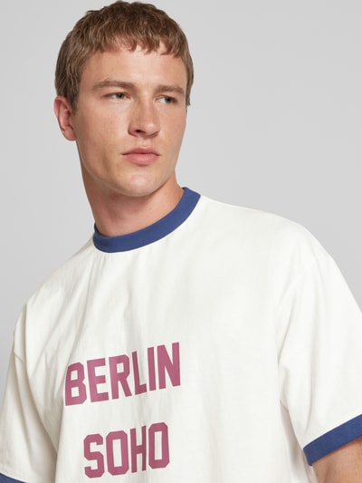 PROHIBITED T-Shirt mit Label-Print Modell 'SoHo' Offwhite 3