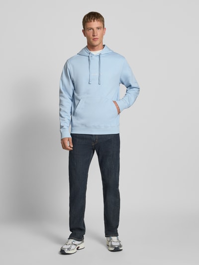 Jack & Jones Hoodie mit Känguru-Tasche und Label-Stitching Hellblau 1