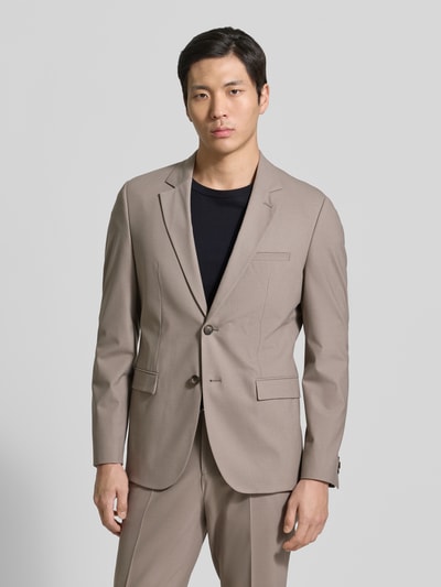 Männermodel trägt Super Slim Fit Anzugsakko aus Woll-Mix Modell 'ARTI' von HUGO, Optik: Unifarben, Ganzkörperansicht von vorne.