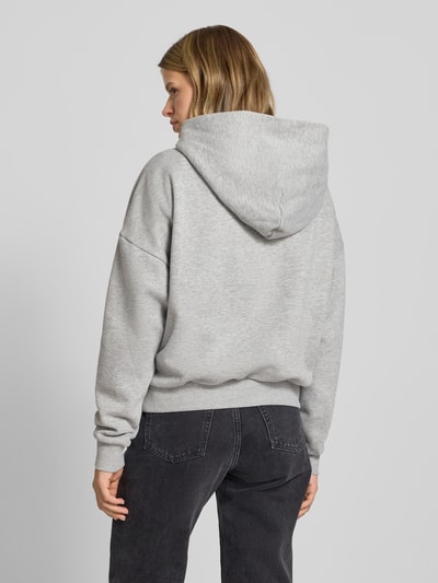 Review Hoodie mit Motiv-Print und überschnittenen Schultern Hellgrau Melange 5