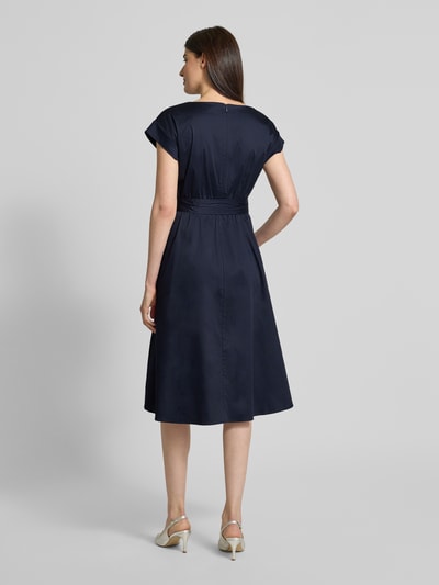 Christian Berg Woman Selection Knielanges Kleid mit Bindegürtel Marine 5