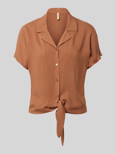 Produktfoto, Regular Fit Bluse aus Viskose mit Knotendetail Modell 'RADIA' von Soyaconcept in einfarbigem Braun, Reverskragen, Knopfleiste, glatte Textur, Damen Bluse, Rückenlänge bei Größe S 55 cm, Ärmellänge 10 cm.