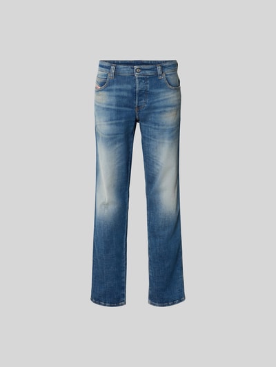 Produktfoto, Straight Fit Jeans aus Baumwoll-Mix von Diesel in klassischem Blau mit 5-Pocket-Design, Knopf-Reißverschluss, Label-Detail.