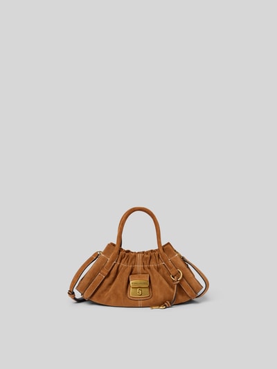 Produktfoto, Shoulder Bag aus echtem Rindervelours von Marc Jacobs in Braun mit Raffungen, Logo-Detail, Hauptfach mit Reißverschluss, Trageriemen, Maße ca. 31 cm Breite, 14 cm Länge, 11 cm Tiefe, weiche samtige Textur, goldfarbene Akzente.