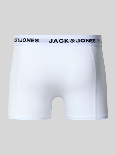 Produktfoto, Trunks mit elastischem Bund im 3er-Pack von JACK & JONES in Weiß, körpernahe Passform, Label-Details, glatte Textur.