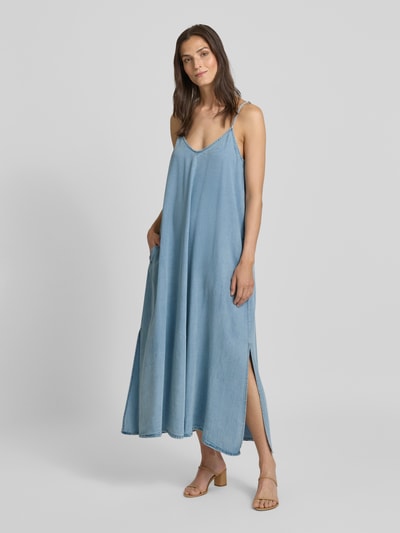 My Essential Wardrobe Jeanskleid mit abgerundetem V-Ausschnitt Modell 'Nelly' Hellblau 1