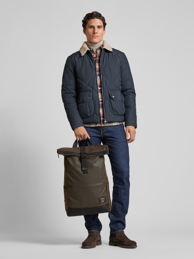 Barbour Rucksack mit Schulterriemen Modell 'Field' Gruen 1