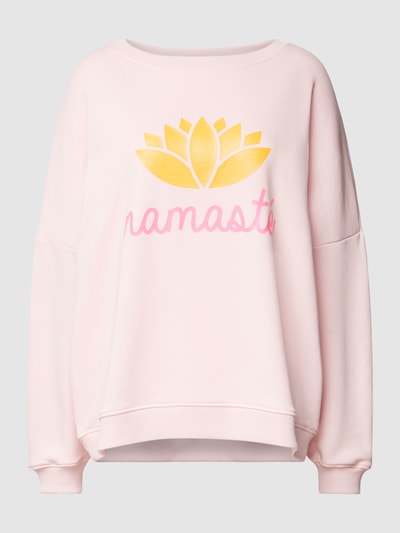 miss goodlife Sweatshirt mit Motiv- und Statement-Print Modell 'DOUBLE NAMASTE' Rosa 2