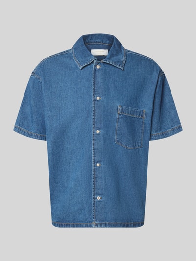 Produktfoto, Modern Fit jeanshemd met borstzak model 'AUSTIN' van Jack & Jones van gewaxte katoen, kentkraag, knoopsluiting, heren