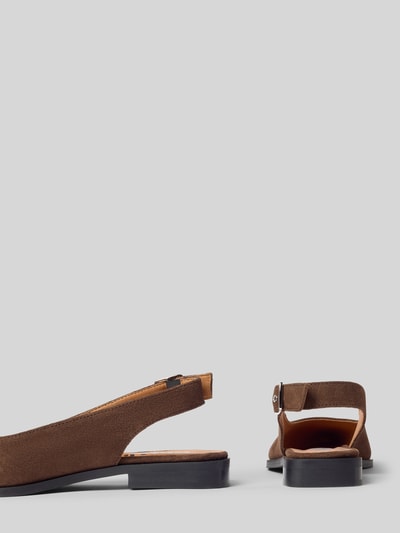 Produktfoto, Slingback-Ballerinas aus Leder mit Dornschließe von BIANCO in braun, Blockabsatz, glatte Sohle, beschichtet, spitze Form, Damen, Absatzhöhe 2 cm, Schaftweite 20 cm, Vorder- und Rückansicht