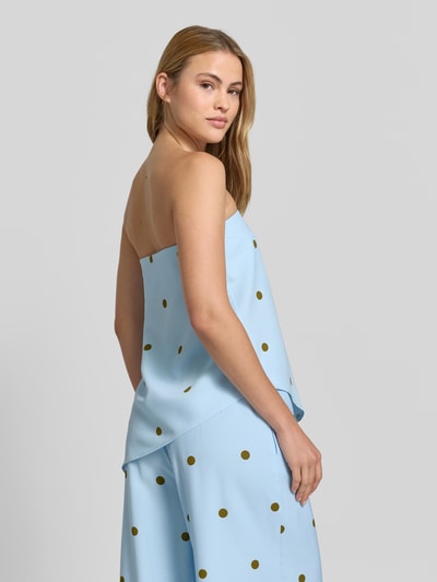 Frauenmodel trägt Trägerloses Top im asymmetrischen Stil - curated by Mary Braun von Style Icon Collection, hellblau mit Punktemuster, Asymmetrie, Regular-Fit, Nahtreißverschluss, Schulterfrei, Rückenlänge bei Größe 36: 49 cm, Ganzkörperansicht Rückansicht.