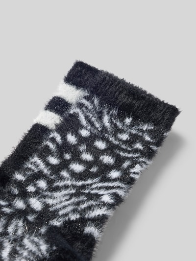 Produktfoto, Socken in Flausch-Optik Modell 'Cozy' im 2er-Pack von camano, weiche schwarz-weiße Textur mit Glitzer-Garn, Damen Socken