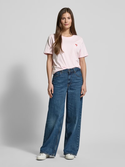 s.Oliver RED LABEL Relaxed Fit T-Shirt aus reiner Baumwolle mit Herz-Stickerei Rosa 1