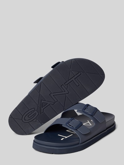 Produktfoto, Slides mit Dornschließen Modell 'Palbuddy' von Gant für Herren, abgerundete Form, strukturierte Sohle, Absatzhöhe 4 cm, dunkelblau