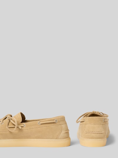 Produktfoto, Loafer mit Logo-Detail von Copenhagen in sandfarbener Velours-Optik, abgerundete Passform, glatte Sohle, Absatzhöhe 3 cm, Schafthöhe 6 cm, Schaftweite 6 cm