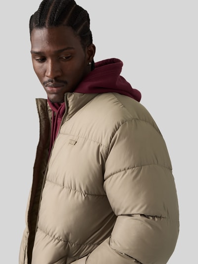 Levi's® Regular Fit Steppjacke mit Stehkragen Beige 3