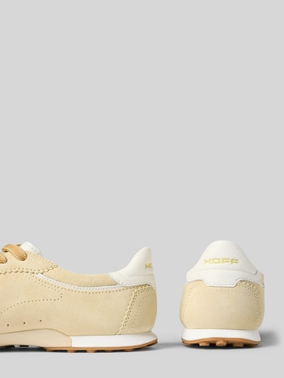 Productfoto, Sneaker uit echt leer met logo-detail model 'Mimosa' van HOFF in afgeronde fit, beige met wit, geprofileerde zool, detailopname, hakhoogte 1 cm, schachthoogte 7 cm, schachtwijdte 11 cm, vetersluiting.