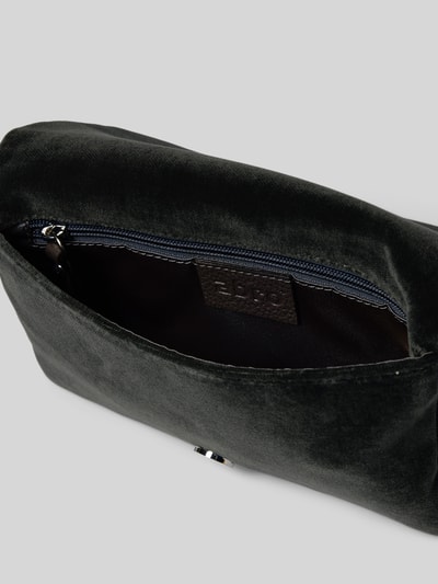 Productfoto, clutch uit echt leer met ritsvak aan de binnenkant, labeldetail binnenin, Clutch uit leer met ritsvak binnen van Abro, hoofvak met omslag en magneetsluiting, breedte maat 1: 23 cm, lengte maat 1: 14 cm, diepte maat 1: 4 cm