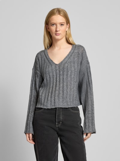 Noisy May Cropped Strickpullover mit V-Ausschnitt Modell 'NINA' Anthrazit 4