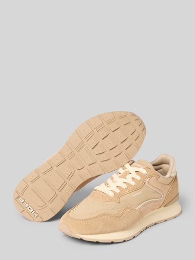 Produktfoto, Sneaker aus Leder-Mix mit Logo-Detail Modell 'City' von HOFF in Beige, runde Form, 2 cm Absatz, details aus Wildleder, strukturierte Sohle, Damen Sneaker, abgerundete Passform, Schafthöhe 9 cm, Schaftweite 8 cm.